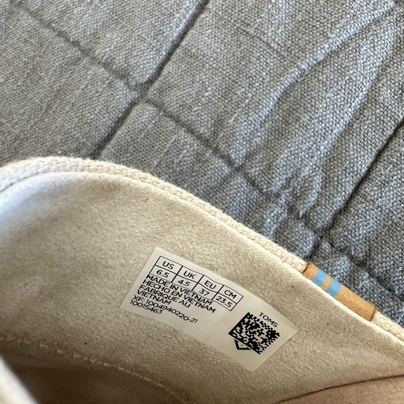 Tom’s two tone wedge slide - Picture 6 of 7